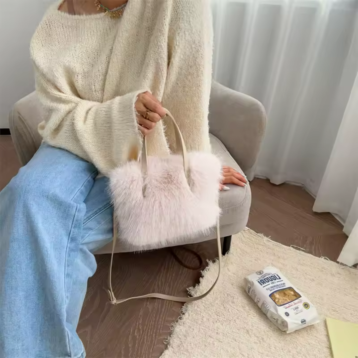Aurora | Bag made of delicate faux fur