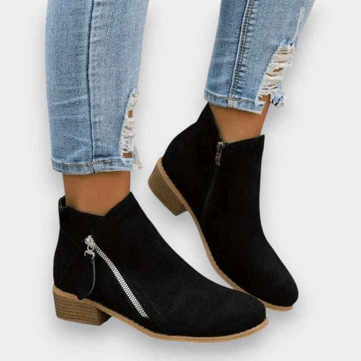 Micaela | Vintage Boots in Classic Style